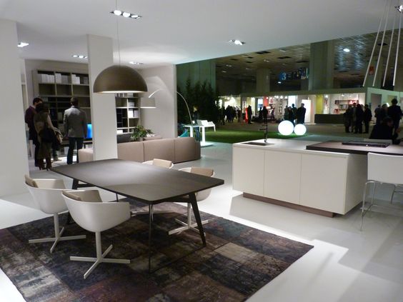 Clipper Table by Poliform, Italy Clipper Table by Poliform, Italy