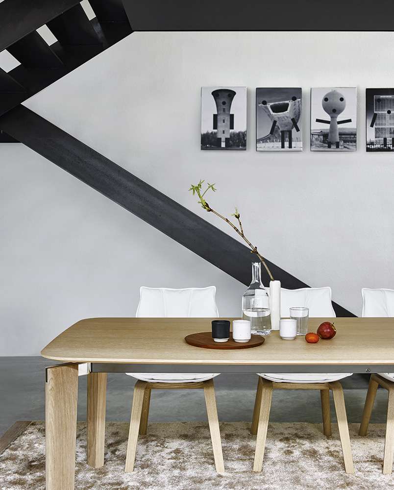 B&B Italia Oskar 實木餐桌