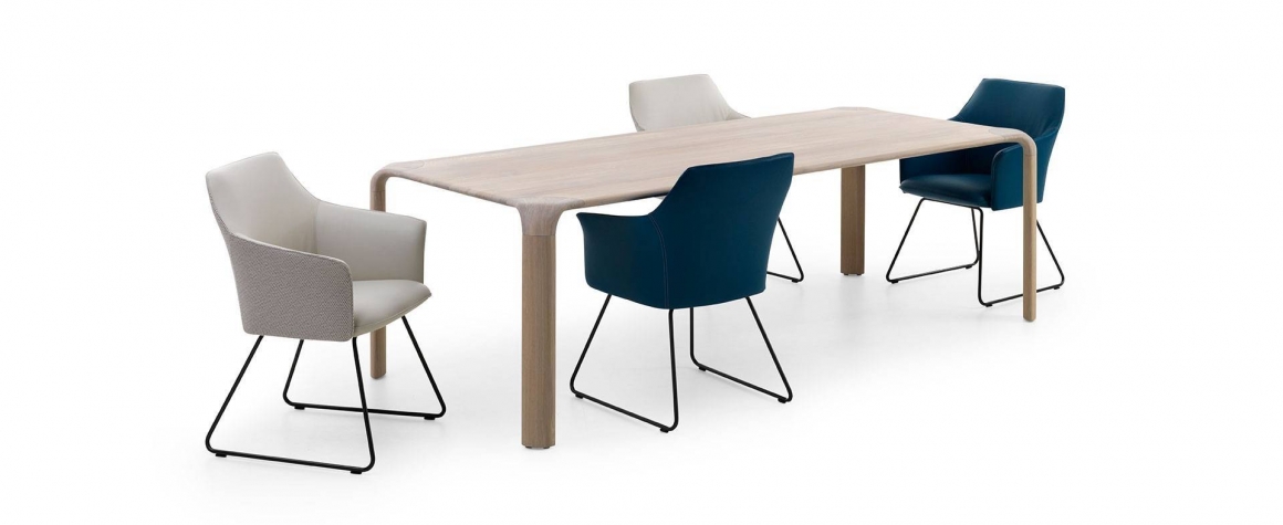 Leolux_Aurelio table Leolux_Aurelio table