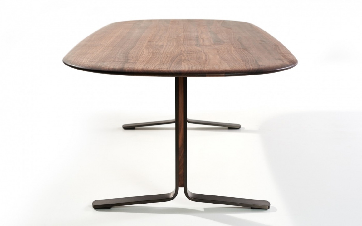 Mount Table by more, 胡桃木餐桌 More_Mount table (2)